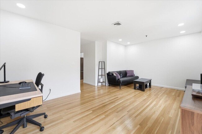 Foto del edificio - 1110 Clinton St