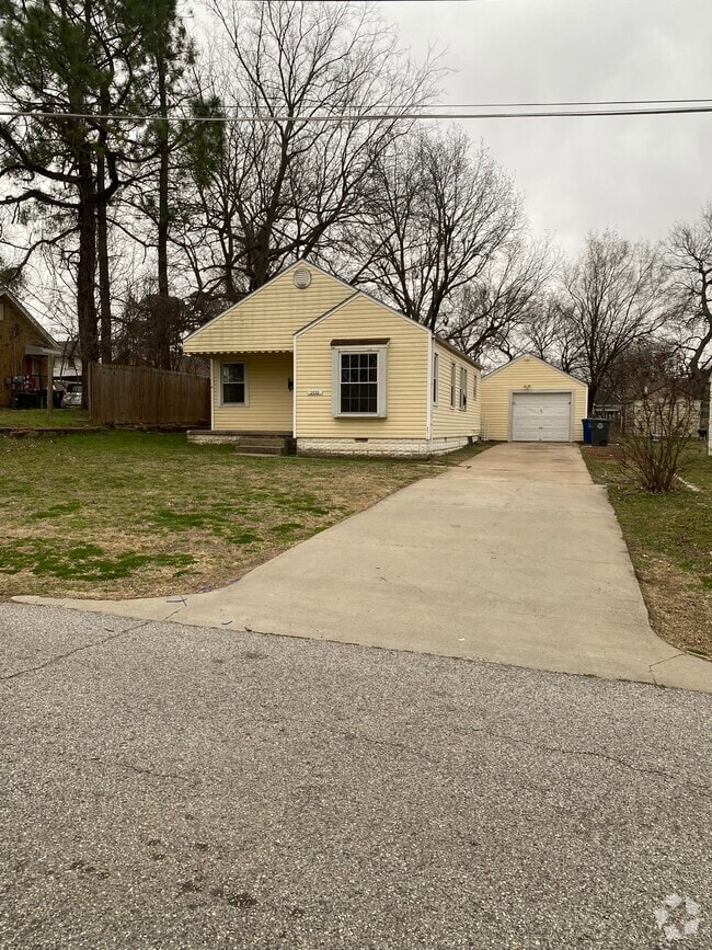 Building Photo - 2532 W Easton Pl