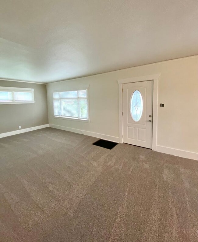 Building Photo - 3 Bed, 2 Bath Craftsman Style Home Rent Ready 10/25 Apply Now