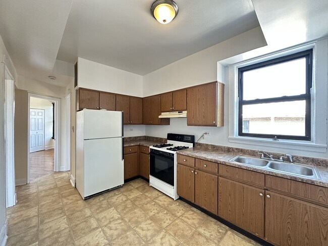 Foto del edificio - 2647 N Sawyer Ave