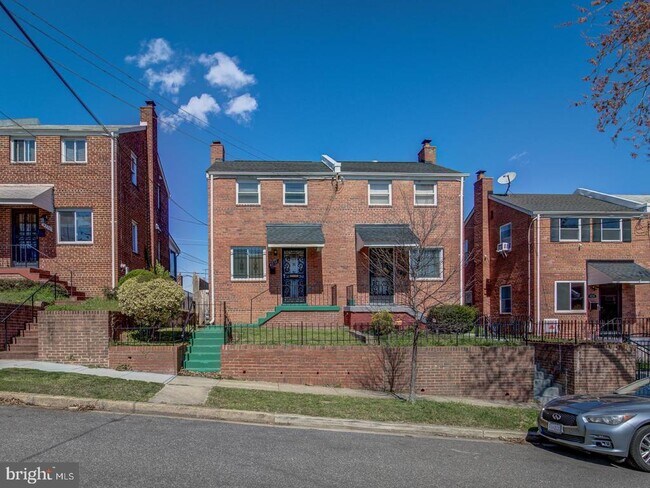 Building Photo - 4230 Hildreth St SE