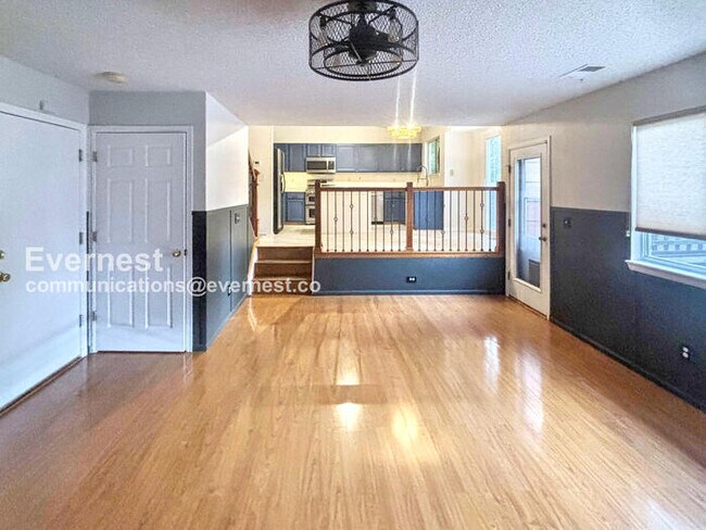 Foto del edificio - 4393 E Andover Ave