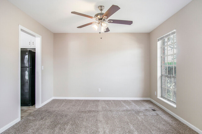 Foto del edificio - 209 Fair Oaks Dr
