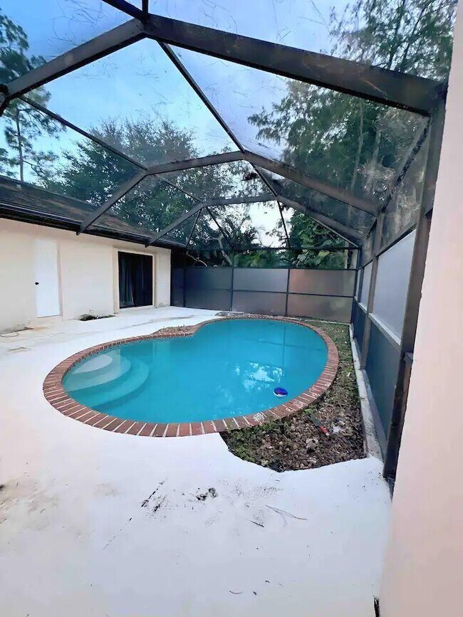 Foto del edificio - 1255 Periwinkle Pl