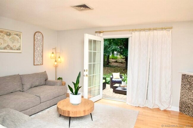 Foto del edificio - 64 Songbird Ln
