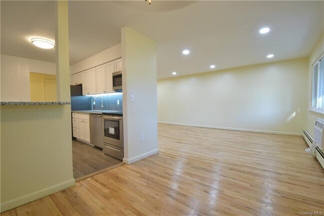 Foto del edificio - 810 Blooming Grove Turnpike
