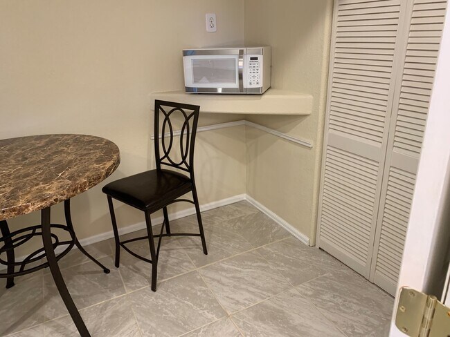 Building Photo - 6085 Fescue Dr