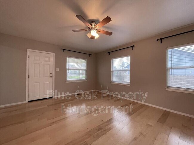 Foto del edificio - 570 E 19th St