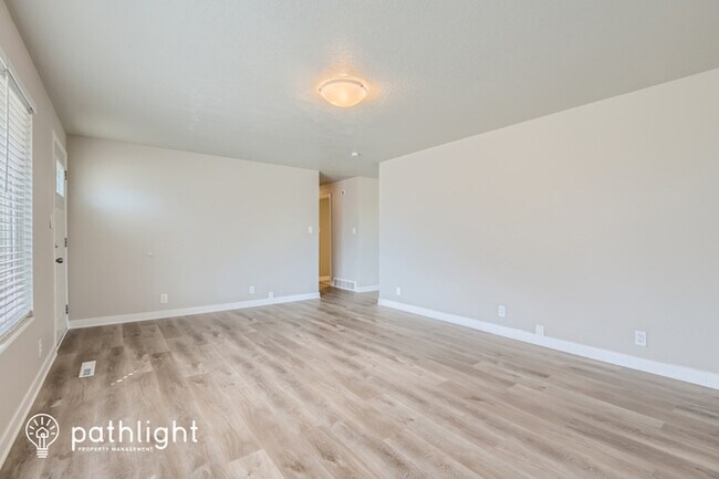 Foto del edificio - 2130 North 4650 West, Plain City, UT, 84404