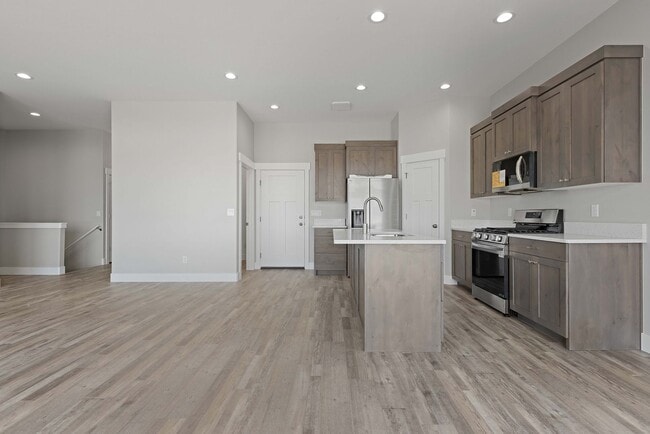 Foto del edificio - NEW HOME with large garage stalls and unfinished basement for additional storage