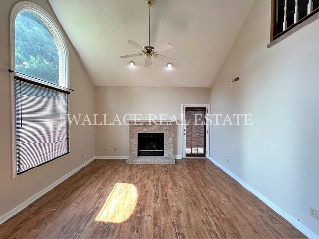 Building Photo - FARRAGUT 3 BDRM / 2.5 BATH CONDO WITH PRIV...
