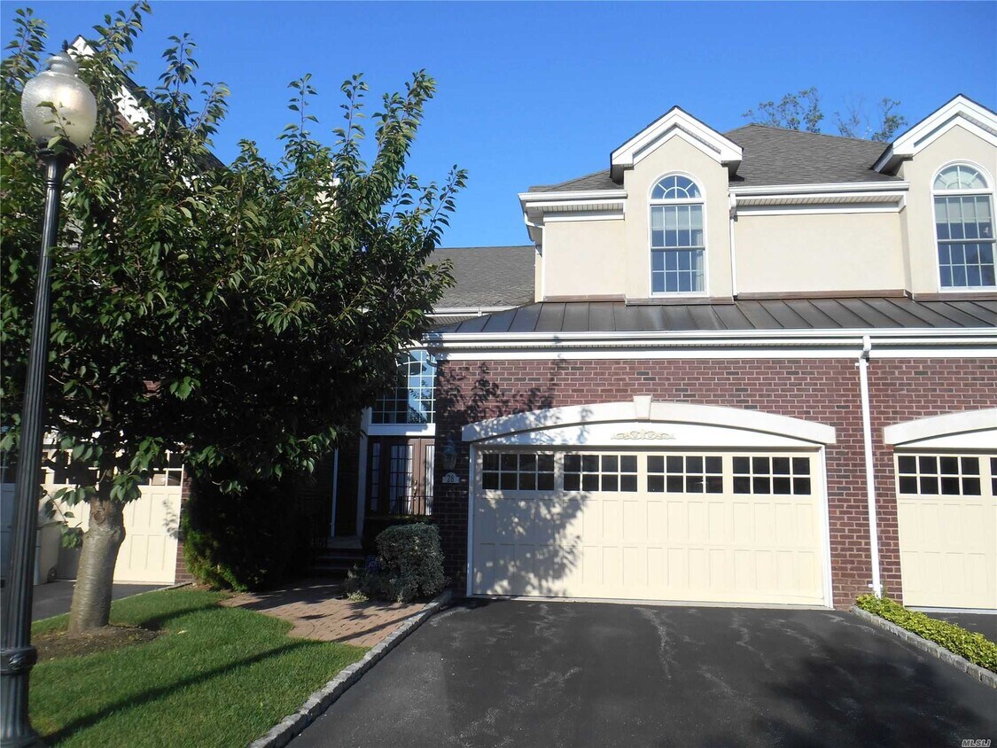 Primary Photo - 28 Hathaway Ln