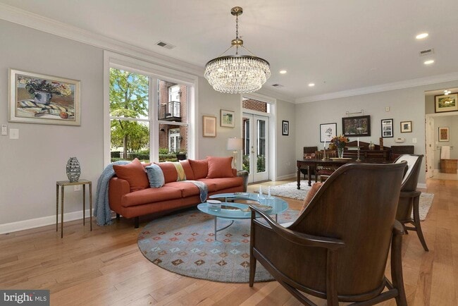 Building Photo - 35 E All Saints St