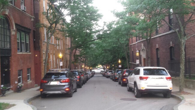 Gas lit Baldwin st off B-hill /Main - 71 Baldwin St