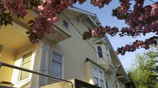 Building Photo - 4039 Whitman Avenue North