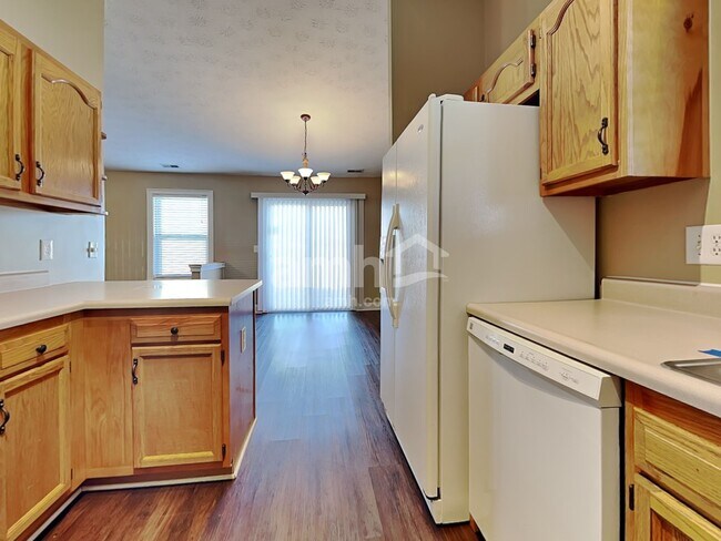 Building Photo - 146 Green Knoll Dr