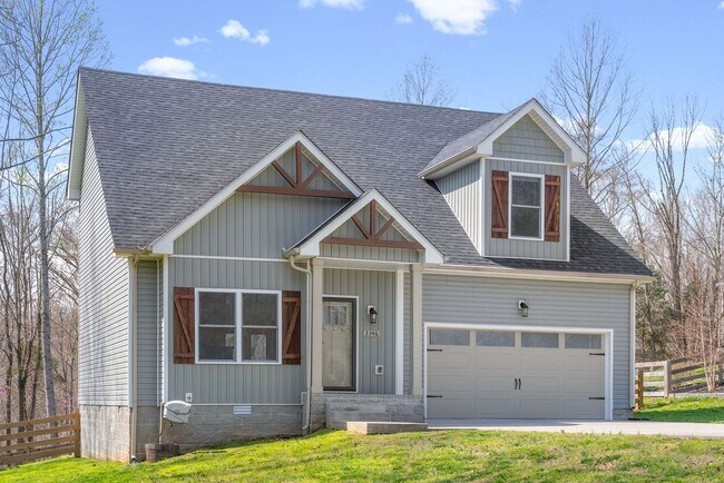 Building Photo - Pet Friendly Three Bedroom on Acre!