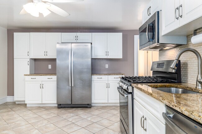 Foto del edificio - 32 Pulaski St