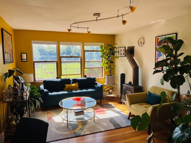 Living room looking west, overlooking Miller Park. - 212 21st Ave E