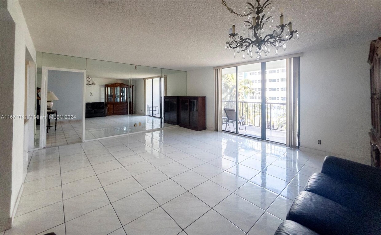 Foto principal - 1701 Collins Ave