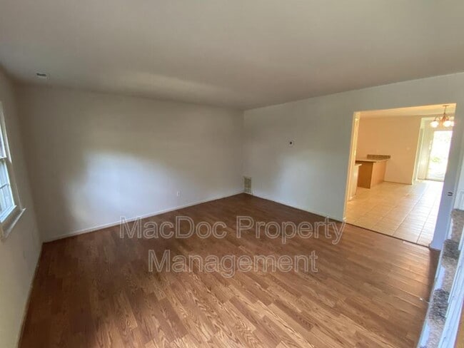 Building Photo - 723 Olde Greenwich Cir