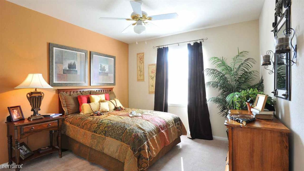 Foto principal - 5720 Bryant Irvin Rd