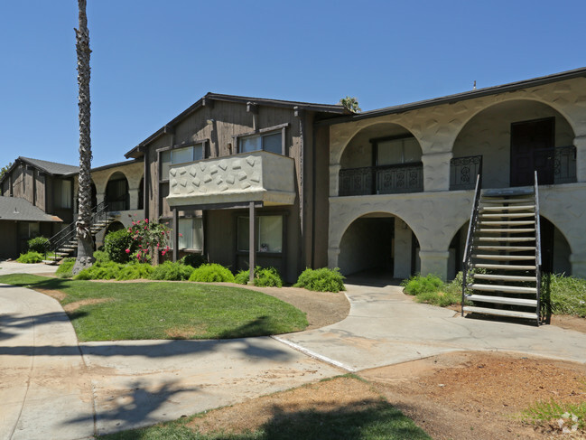 Building Photo - Casa Del Rey Apartments