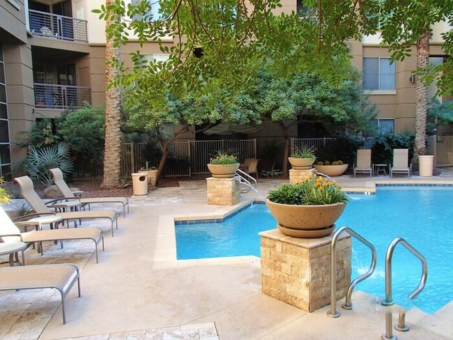 Foto del edificio - 1701 E Colter St