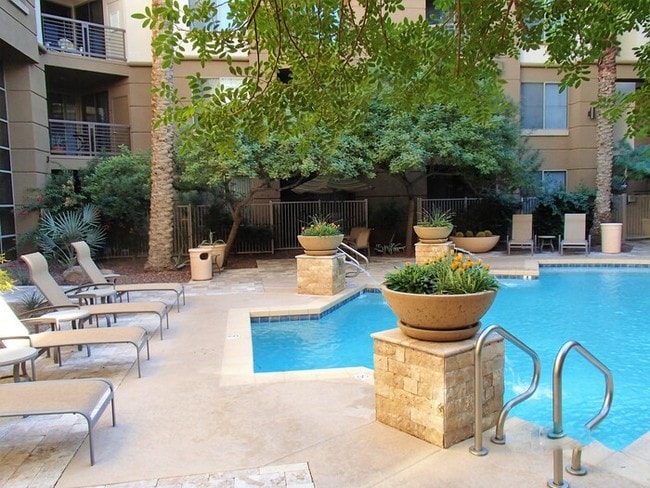 Building Photo - 1701 E Colter St