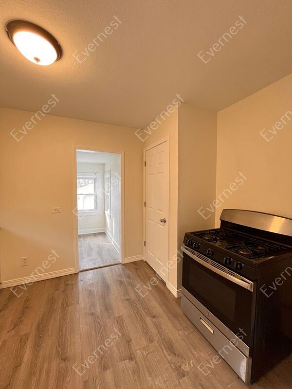 Building Photo - 1815 Berdan Ave