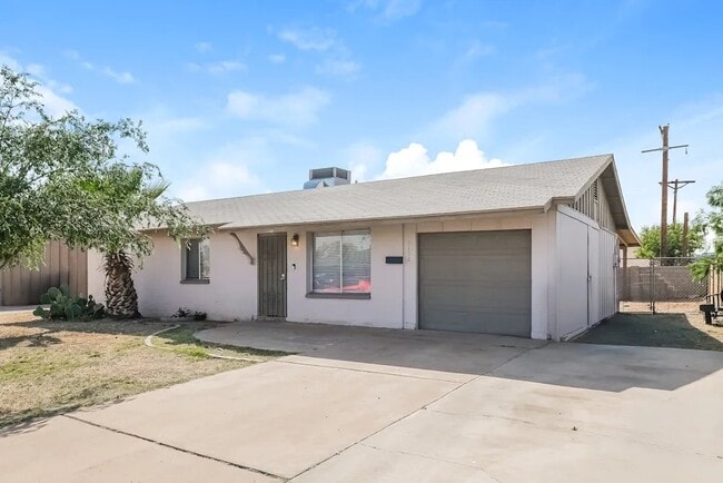 Building Photo - 3152 N 64th Dr