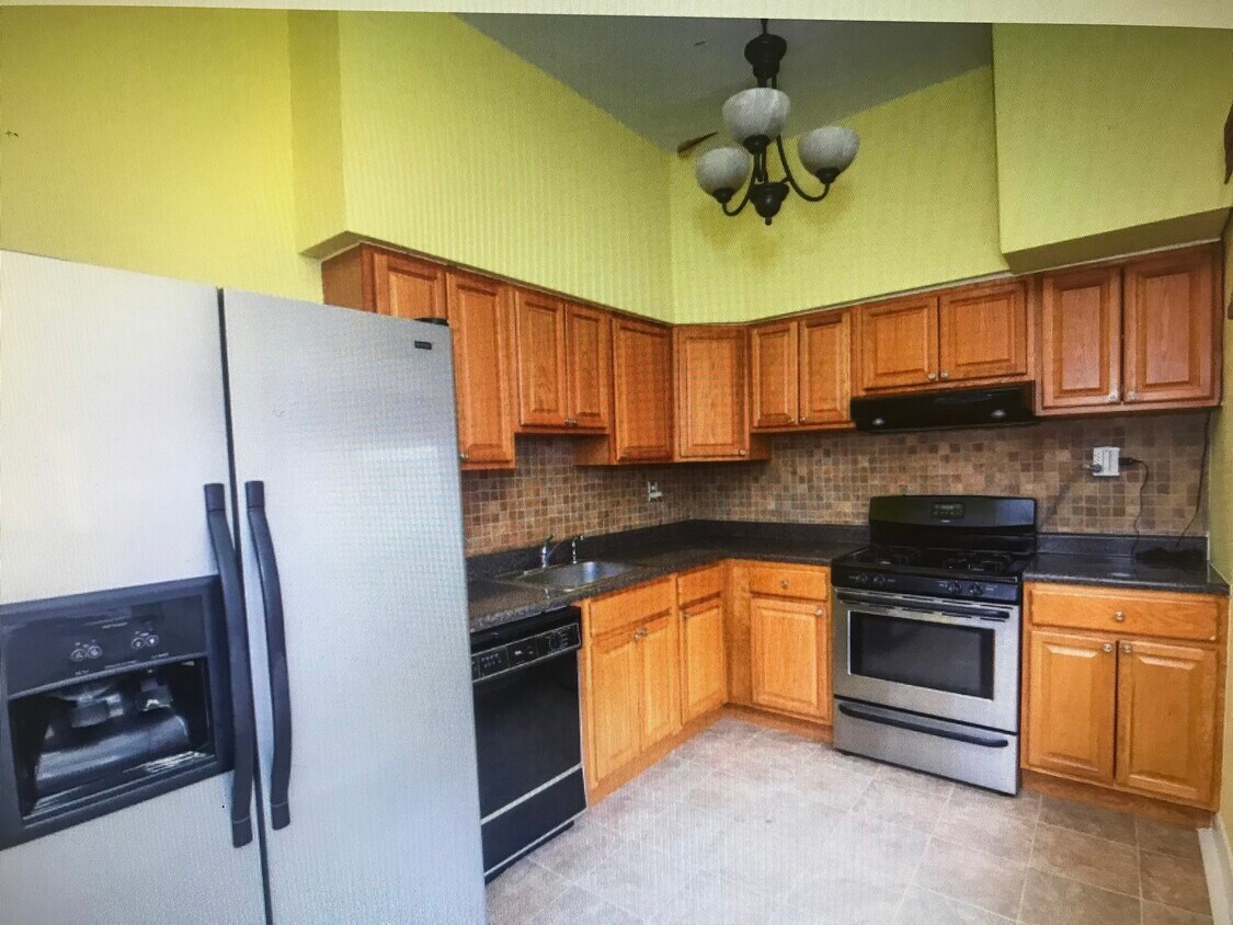 Foto del edificio - 8322 Summerdale Ave