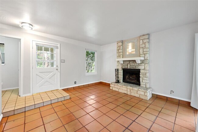 Foto del edificio - 10006 Wildflower Ln