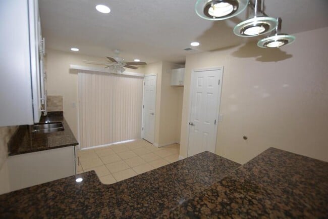 Building Photo - 3011 Ernest Dr