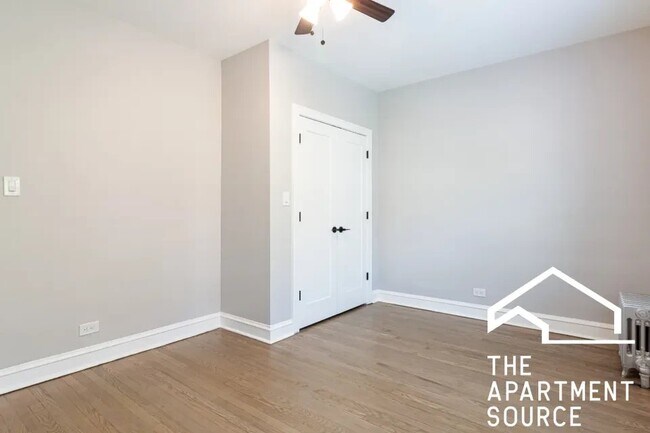 Foto del edificio - 1352 W Carmen Ave