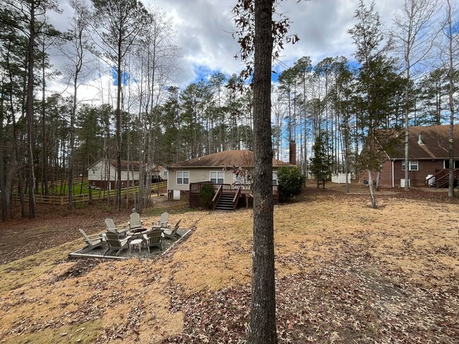 Building Photo - Private 2BD, 2BA Home with 2 Large Decks, ...