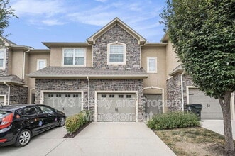 Building Photo - 15872 Valley View Dr