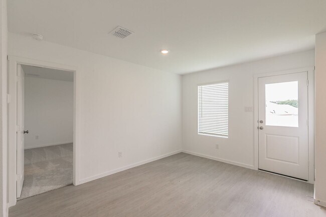 Foto del edificio - 3 bedroom 2 bath-brand new construction in...