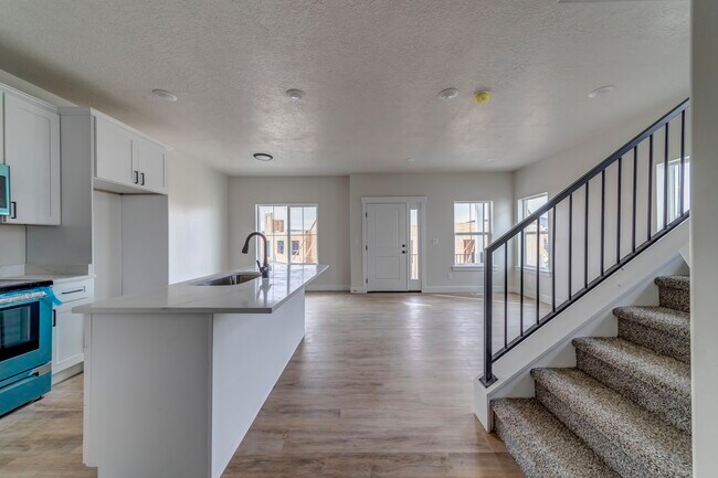 Building Photo - 1162 N 550 W
