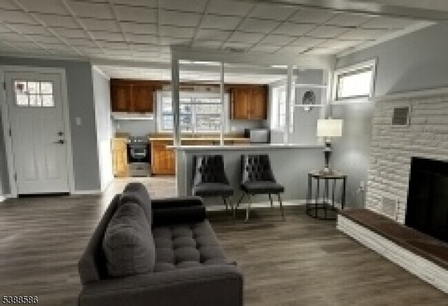 Foto del edificio - 30 Stony Brook Rd
