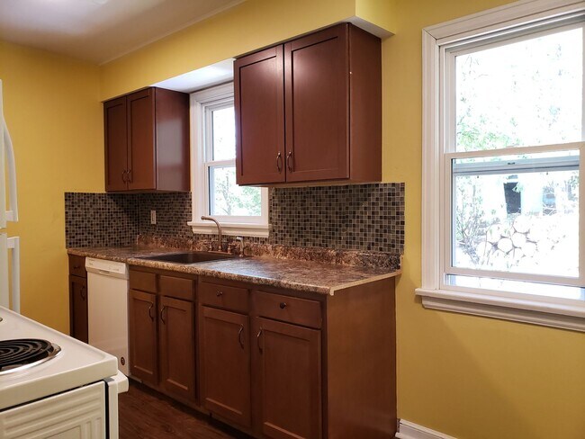 Foto del edificio - 3-Bedroom, 1-Bathroom - Woodland Home