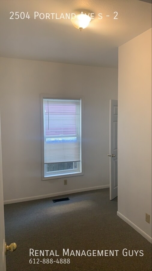 Building Photo - 3 Bed 1 Bath in South Minneapolis! Afforda...