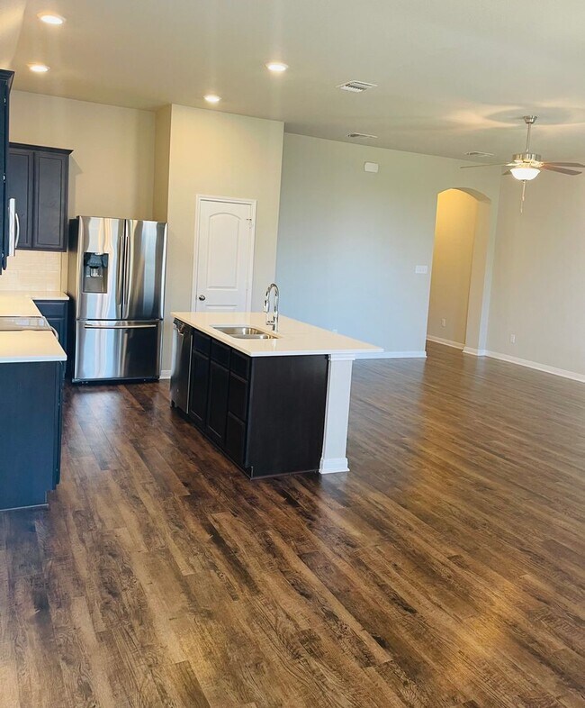 Building Photo - 3 BEDROOM, PLUS OFFICE, BELTON ISD
