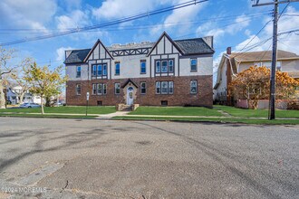 Building Photo - 922 4th Ave