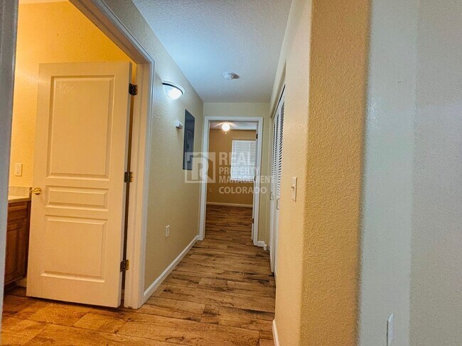 Building Photo - 10341 W Girton Dr