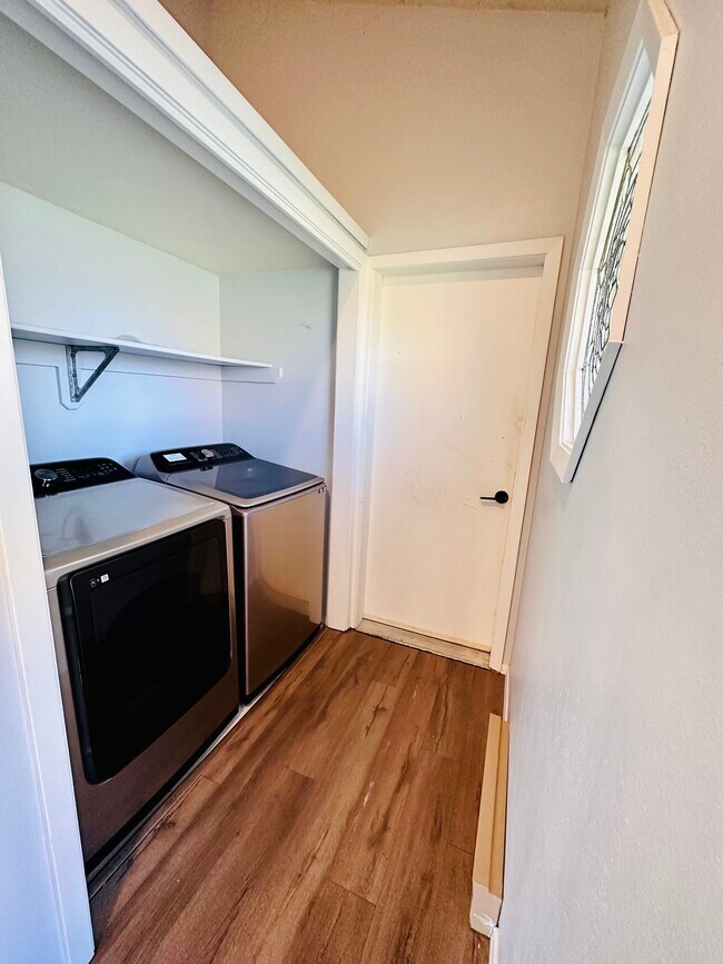 Foto del edificio - 1965 Mission Way S