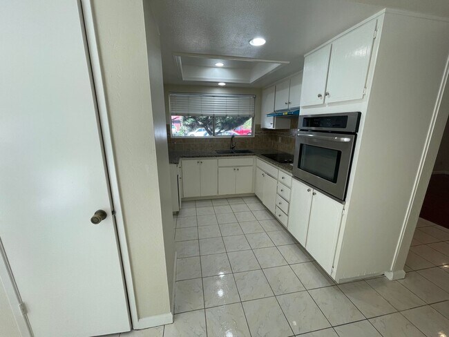 Foto del edificio - $3,590 - Charming 3-Bedroom Home in Quiet ...