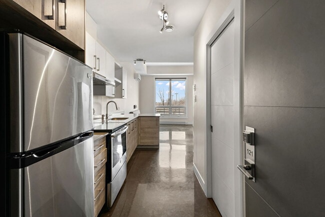 Building Photo - 1421 Av. Argyle