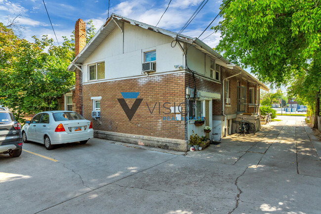 Building Photo - 745 N University Ave