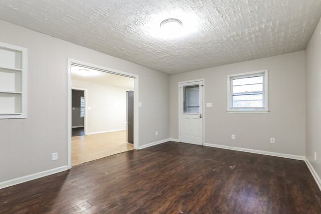 Building Photo - 1650 Bagpipe Pl